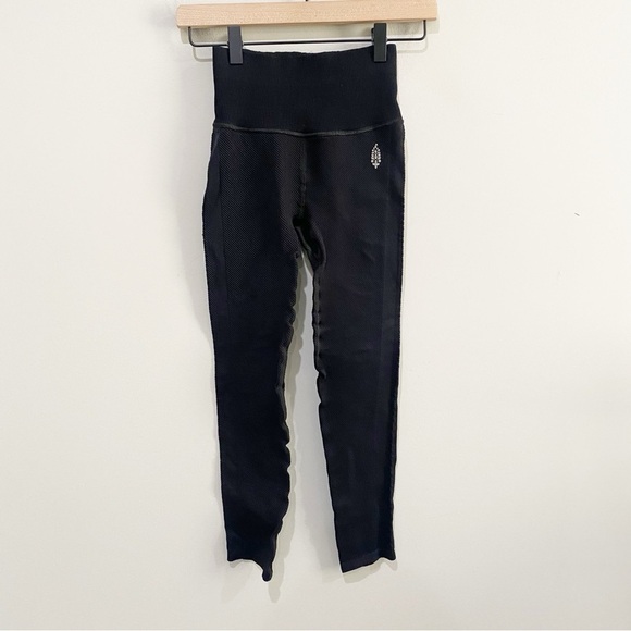 FREE PEOPLE FP Movement Textured Free Throw Legging Black Active Sporty Size XS - Picture 1 of 7